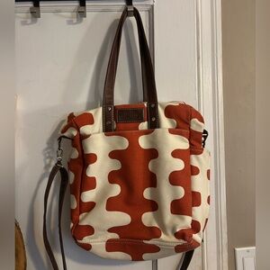 Maika Commuter Tote in tangerine echo